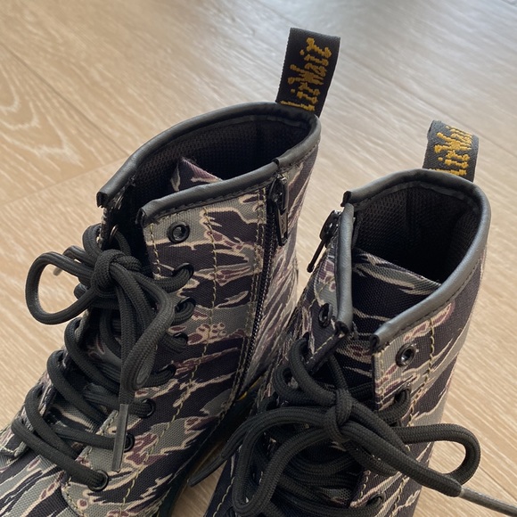 Dr. Martens Junior 1460 Camo Boots, GREEN JUNGLE CAMO K T CANVAS, Size 3, NEW!! - Picture 5 of 11
